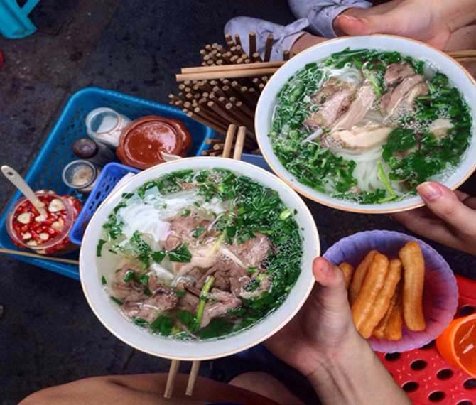 10 Hanoi food shops that don’t need a name to be famous