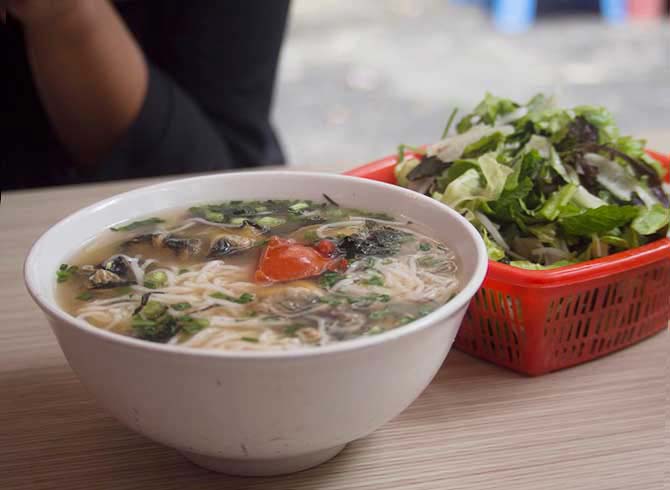 10 Hanoi food shops that don’t need a name to be famous