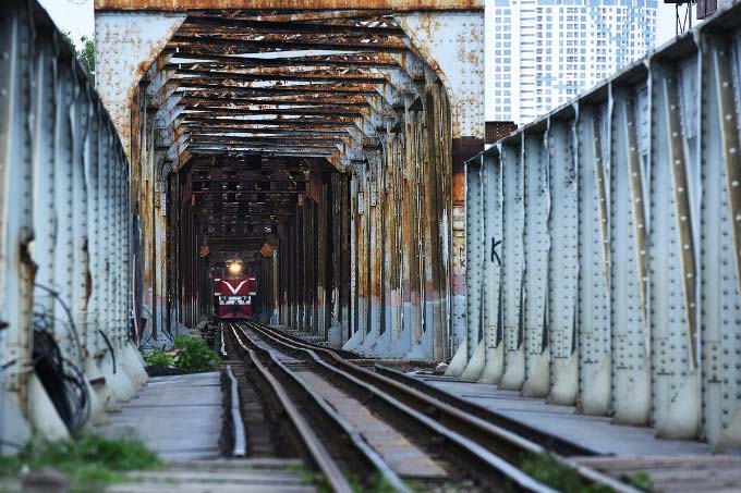 In central Hanoi, foreign tourists turn train track into outdoor studio