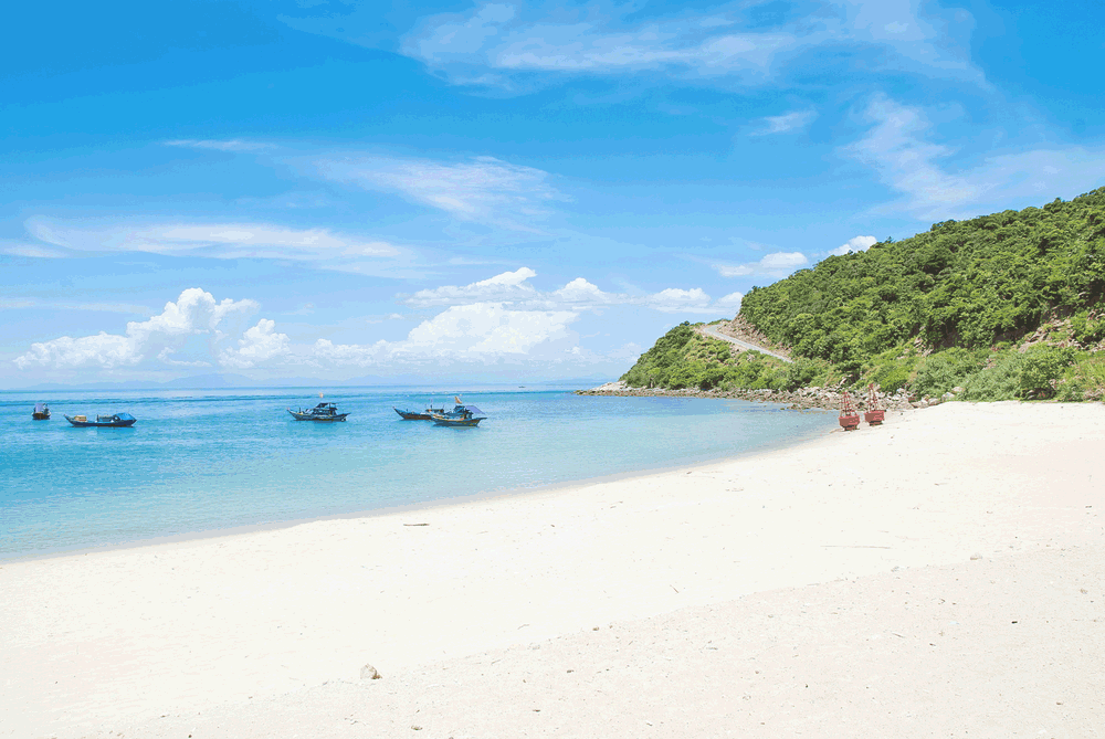 Taking a tour around Vietnam to discover true beach paradises