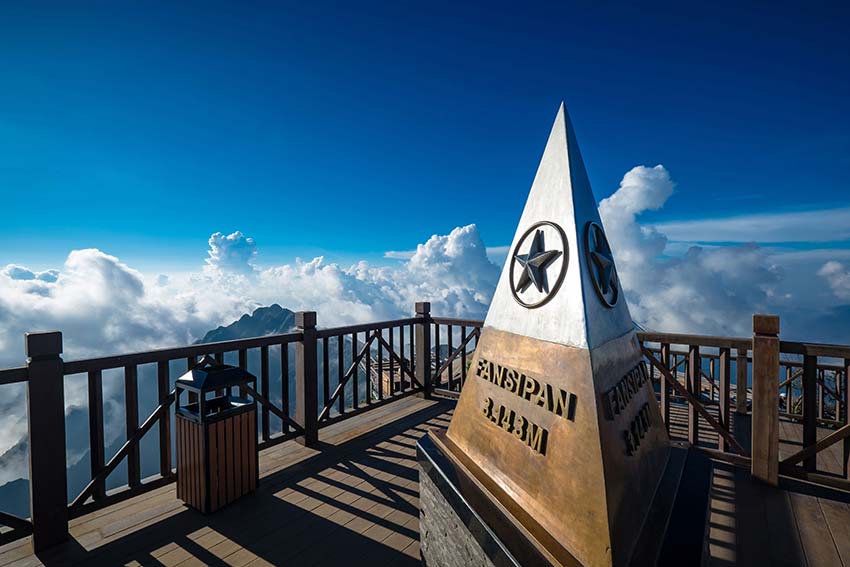 Hoang Lien Son mountain range, spectacle on the roof of Vietnam