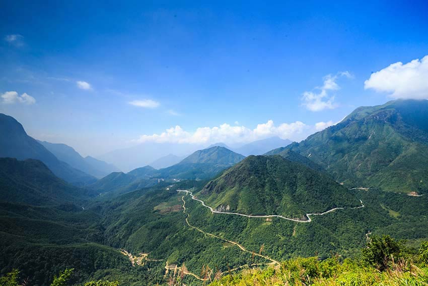 Hoang Lien Son mountain range, spectacle on the roof of Vietnam