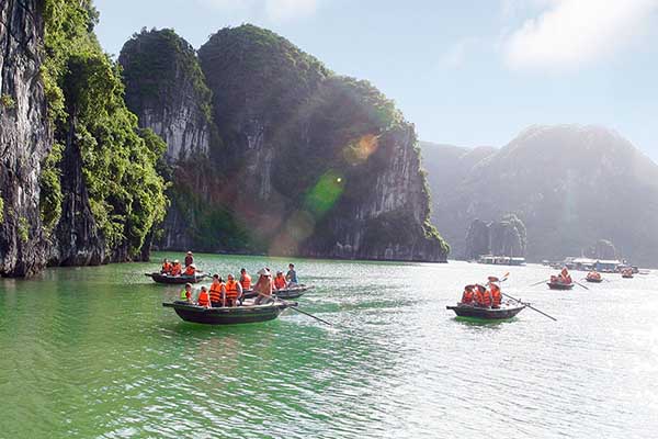 Halong Bay Weather: Best time to visit for great weather and low price