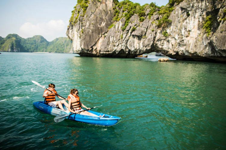 Halong Bay Weather: Best time to visit for great weather and low price