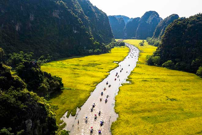 Tam Coc shimmers in silver and gold