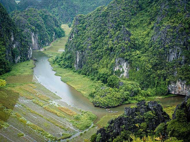 Tam Coc shimmers in silver and gold