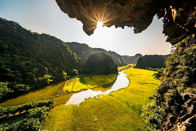 Tam Coc shimmers in silver and gold