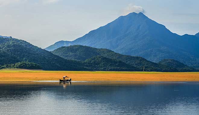 Around 20 km from Quy Nhon is the Linh Phong Pagoda, one of the oldest spiritual destinations in Binh Dinh Province. It has a 69-meter Buddha statue looking out to sea.