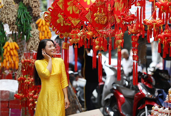 Hanoi's Old Quarter doused in typical Tet flamboyance