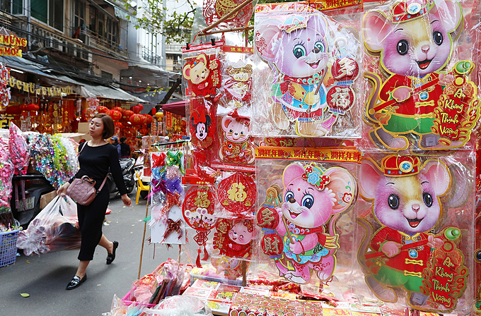 Hanoi's Old Quarter doused in typical Tet flamboyance